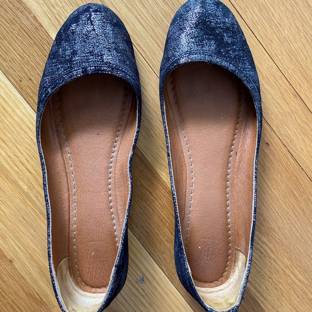 Frye Carson flats, size 10.